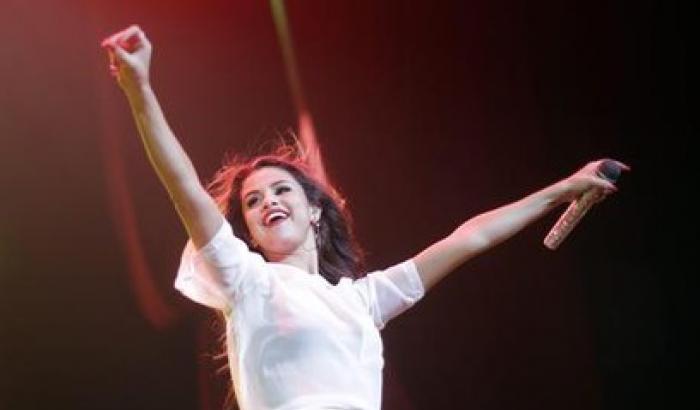 Selena Gomez è l'ospite a sorpresa del Global Fest