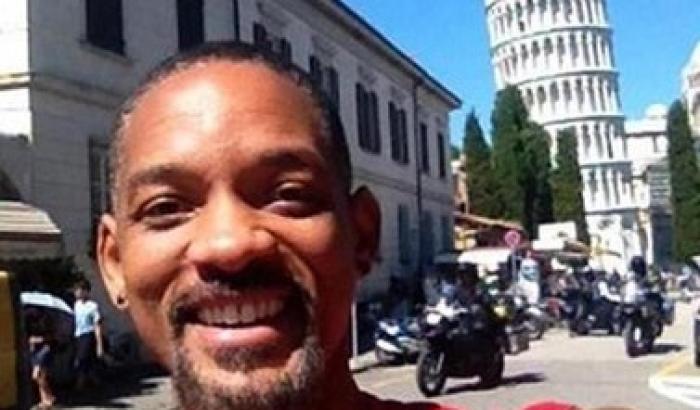 Will Smith: selfie da 3 milioni di like con la Torre di Pisa