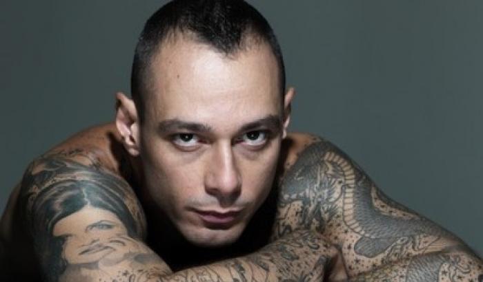 Fabri Fibra condannato per aver aggredito un fan