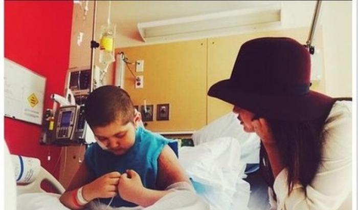 Selena Gomez visita a Los Angeles i bimbi malati di cancro