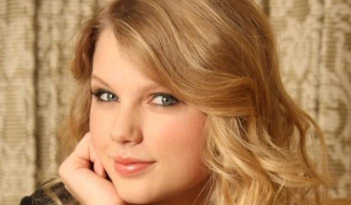 Gli hacker minacciano Taylor Swift: abbiamo le tue foto hot