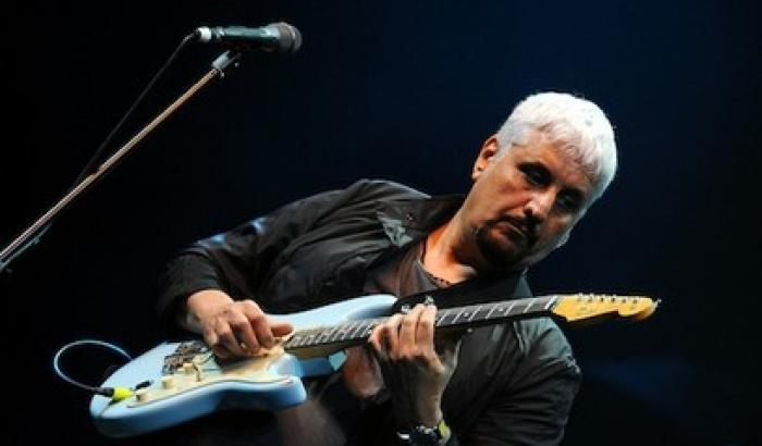 Pino Daniele, il lungo addio di Napoli: ceneri al Maschio Angioino Pino Daniele, il lungo addio di Napoli: ceneri al Maschio Angioino