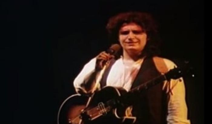 Dal pubblico: impara a parlare. La geniale risposta di Pino Daniele‏