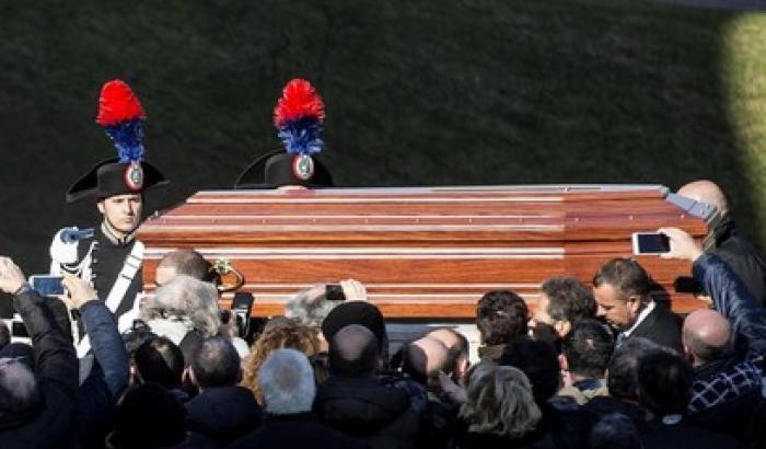 Pino Daniele: oggi i funerali a Roma e Napoli