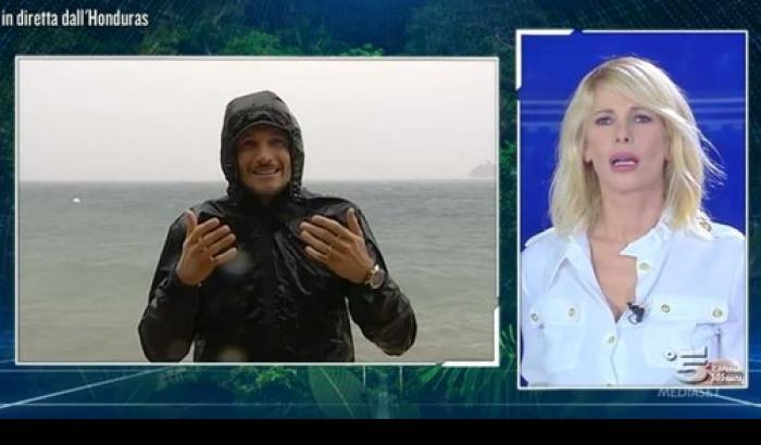 Naufraga l'Isola dei famosi: vince la tempesta tropicale Naufraga l'Isola dei famosi: vince la tempesta tropicale