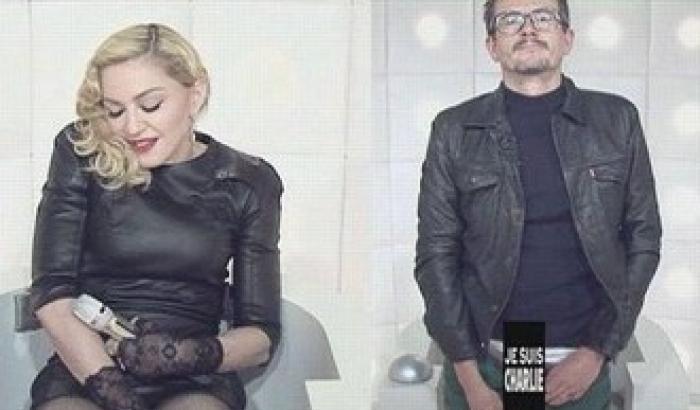 Madonna e Luz di Charlie Hebdo: lei si masturba, lui lo tira fuori Madonna e Luz di Charlie Hebdo: lei si masturba, lui lo tira fuori