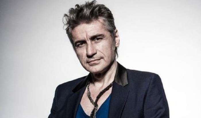 Campovolo, Ligabue festeggia 25 anni sul palco Campovolo, Ligabue festeggia 25 anni sul palco