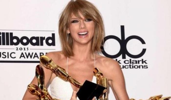 Taylor Swift regina dei Billboard Music Awards 2015