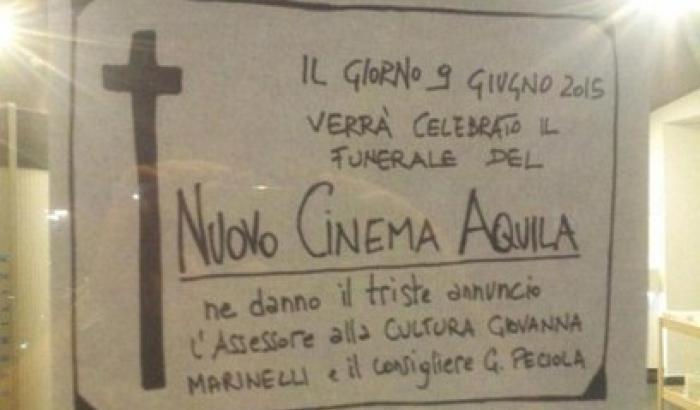 Nuovo Cinema Aquila, i lavoratori mettono in scena il funerale