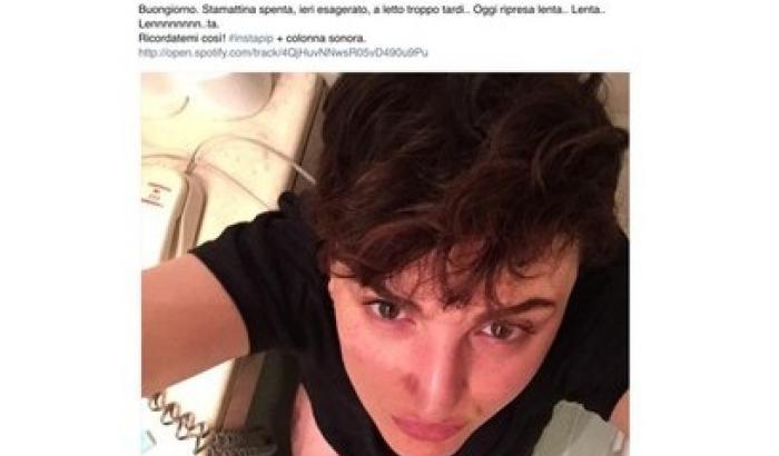 Arisa e l'ultima frontiera del selfie: la foto al bagno