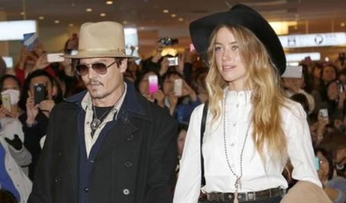 La moglie di Depp arriva in Australia con i suoi due cani: rischia 10 anni