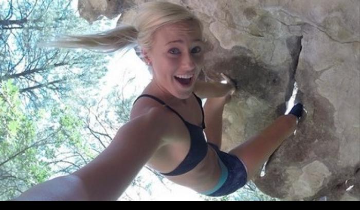 Sierra Blair-Coyle rock climber dell'Arizona che stupisce il mondo social