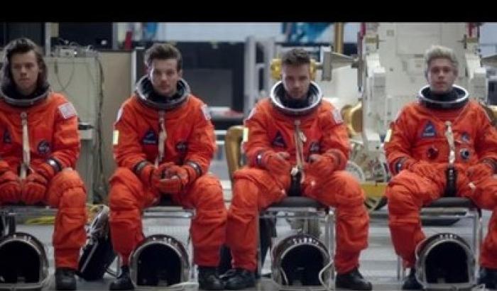 Drag me down: One Direction astronauti per un giorno