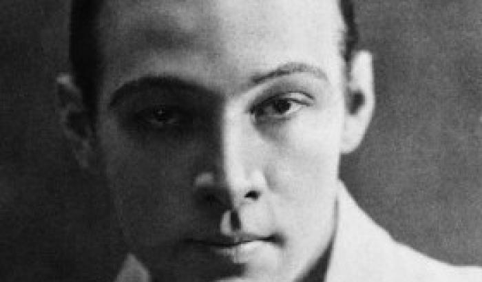 A soli 31 anni moriva nel 1926 Rodolfo Valentino