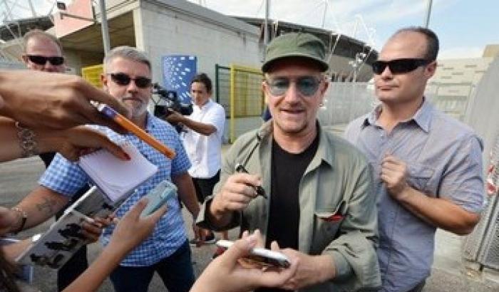 Bagno di folla per gli U2 a Torino Bagno di folla per gli U2 a Torino