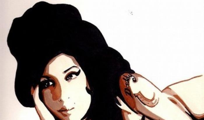 I 20 oggetti che ci ricordano Amy Winehouse