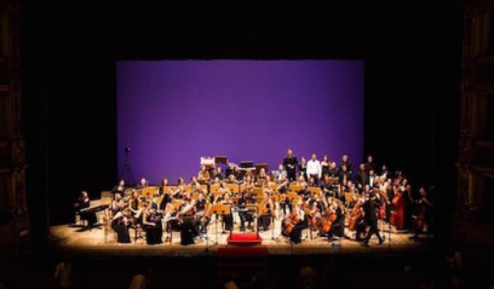 Cento ragazzi in scena per l'orchestra internazionale