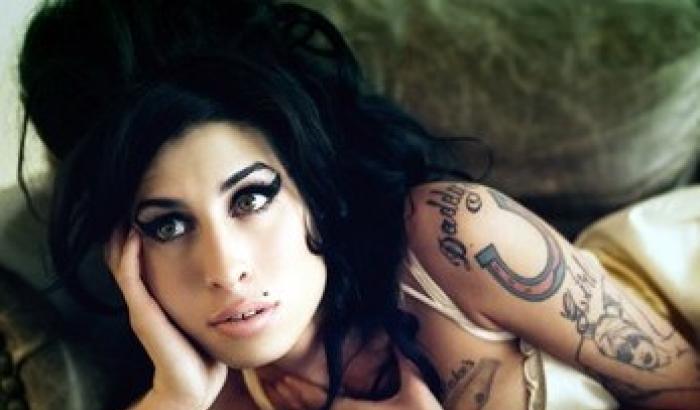 Amy Winehouse avrebbe compiuto 32 anni: qual è la tua hit preferita?