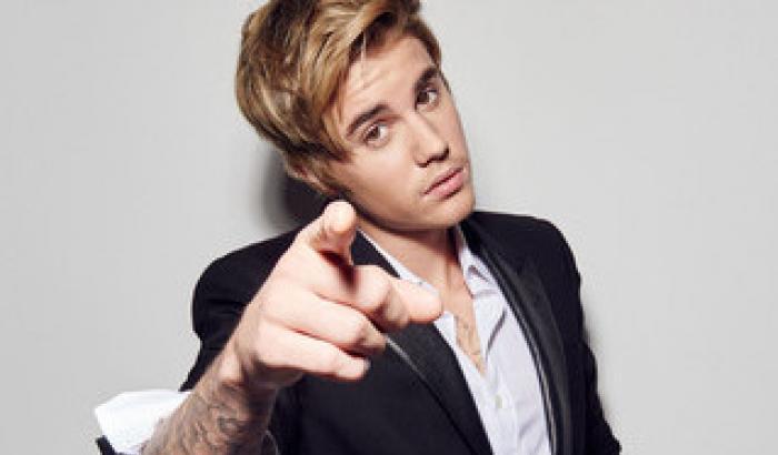 Justin Bieber in vetta alla classifica britannica con tre singoli