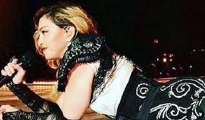 Madonna, i media accusano: ubriaca sul palco. Lei replica: siete sessisti