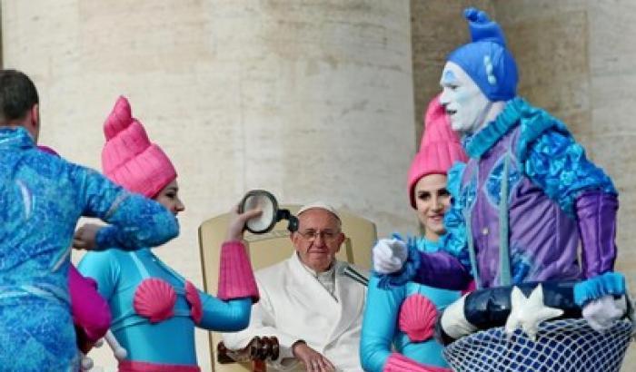 Gli artisti del circo incontrano e incantano Papa Francesco