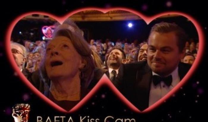 Bafta 2016, il bacio tra Leonardo DiCaprio e Maggie Smith