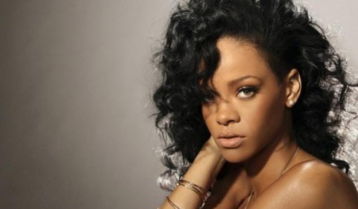 Sexy Rihanna  nel doppio video con  Drake