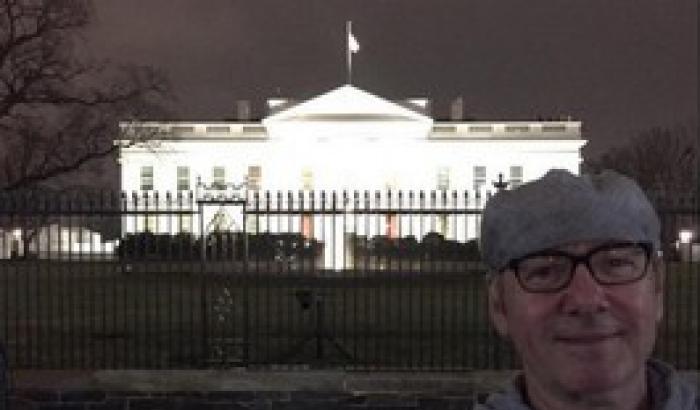 La prima foto di Kevin Spacey su Instagram: un selfie alla Casa Bianca