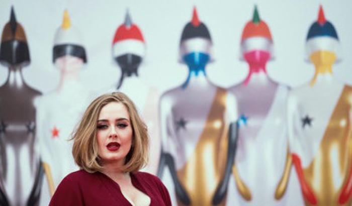 Adele, regina ai Brit Awards 2016