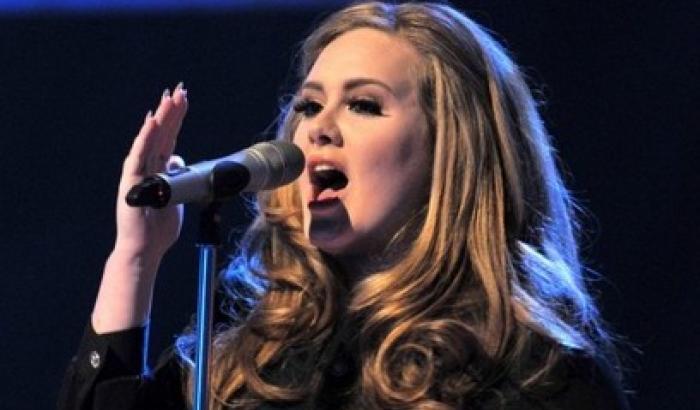 Adele canta per le vittime di Bruxelles