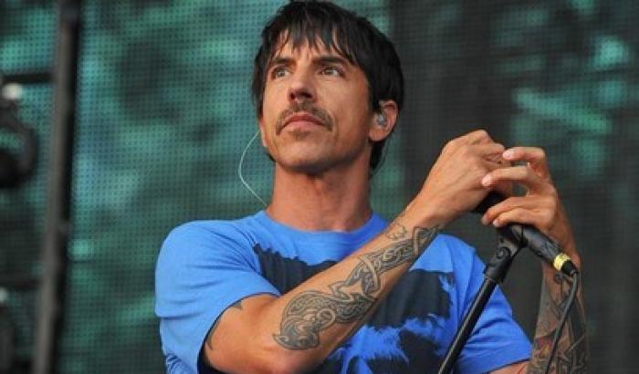 Malore per Anthony Kiedis: annullato il concerto dei Red Hot Chili Peppers