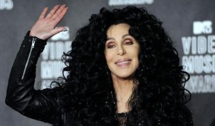 Cher, 70 anni di successi: tra cambi di look, chirurgia e umorismo