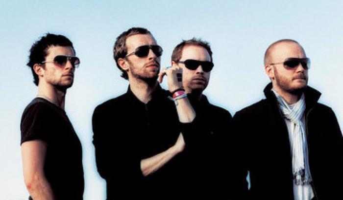 Live at Glastonbury: Coldplay con i rifugiati in memoria di Jo Cox