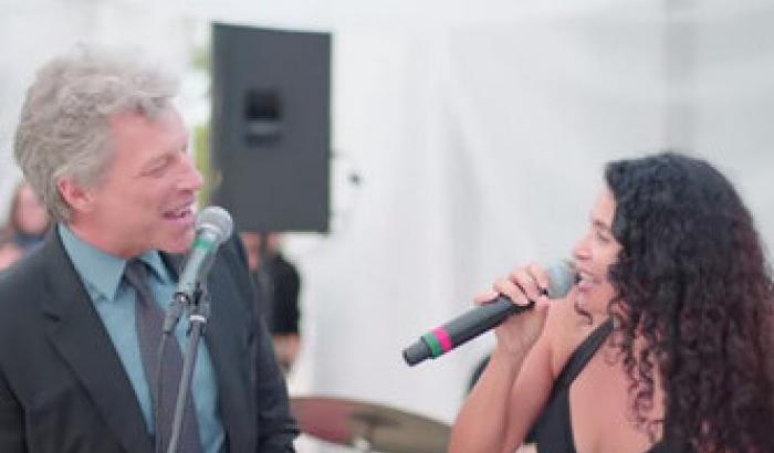 Bon Jovi canta a un matrimonio: il video spopola sul web