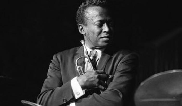 25 anni fa moriva Miles Davis: un libro racconta la vita del genio del jazz