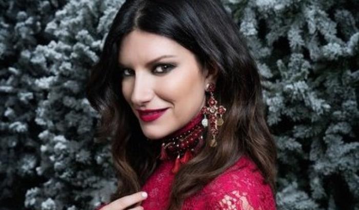Laura Pausini canta il Natale e scala le classifiche