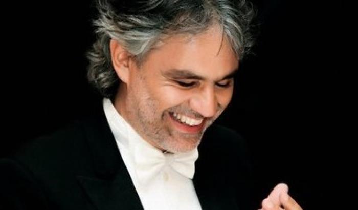Bocelli festeggia il 20esimo anniversario di "Romanza"