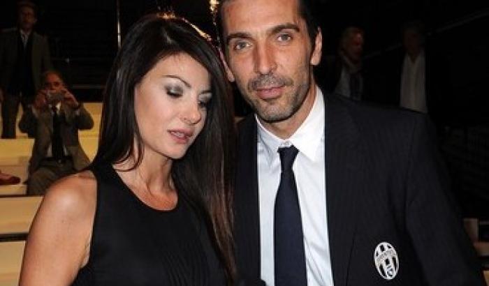 Imbarazzo per Ilaria D'Amico: "Quei baffi di Buffon..."