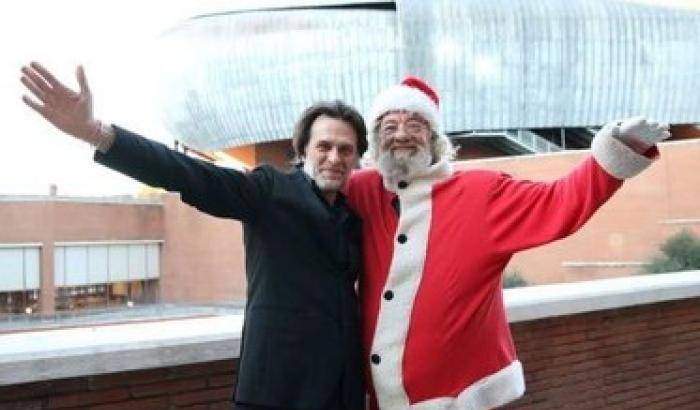 Foto dell nuovo direttore d'orchestra di Disney in concert con Babbo Natale