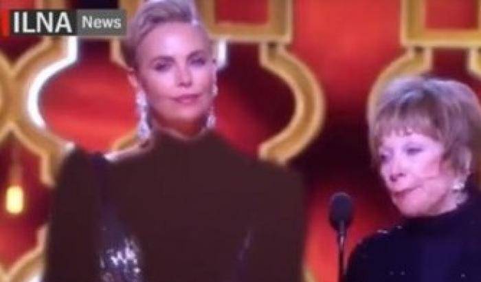Oscar: ecco come l'Iran ha censurato la scollatura di Charlize Theron
