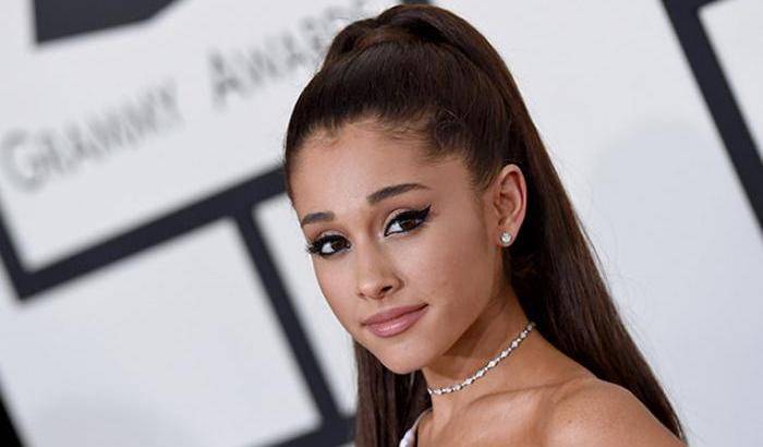 Ariana Grande: tornerò a Manchester per cantare per le vittime