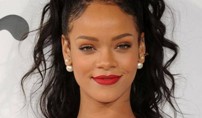 Lo stalker di Rihanna è di nuovo in libertà: paura per la popstar