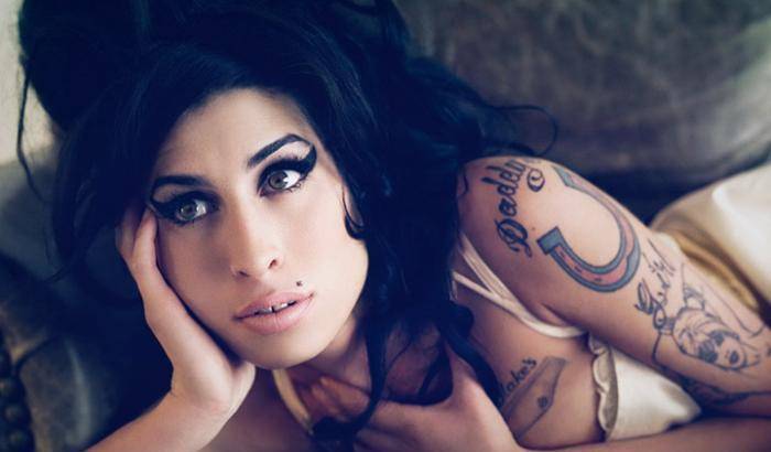 Quelle maledette anime fragili: 6 anni fa moriva Amy Winehouse