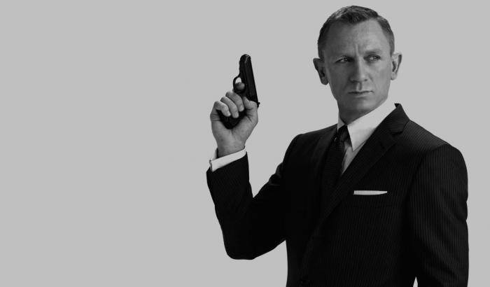 Bond lascia l'MI5 e si sposa, gli ammazzano la moglie e si vendica. Ben tornato 007