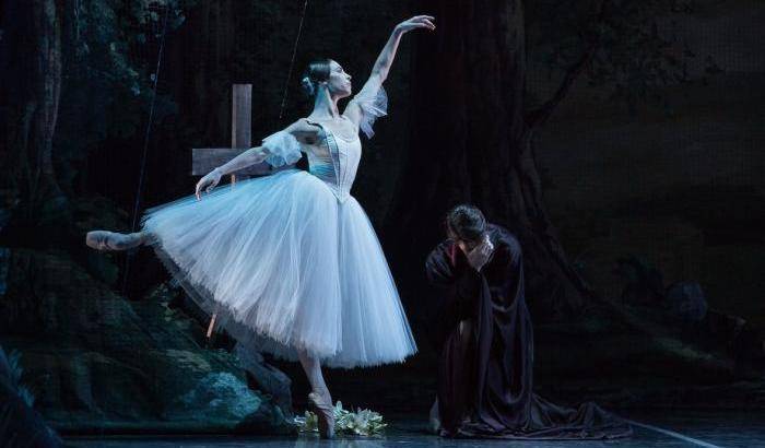 L'Opera riapre al femminile, sui passi di Giselle e della Carmen