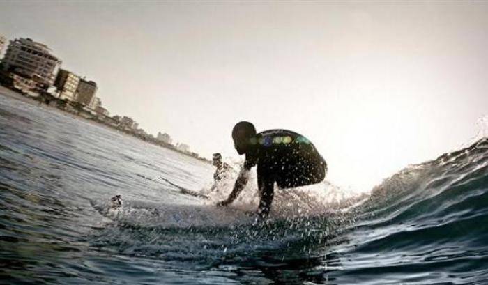 "Gaza Surf Club", in un documentario lo spirito libero dei surfisti della Striscia