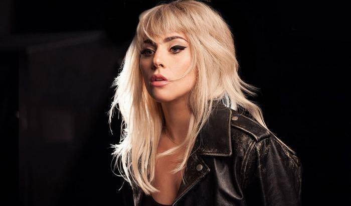 Lady Gaga, polemiche sulla sua malattia: ma lei rassicura i fan