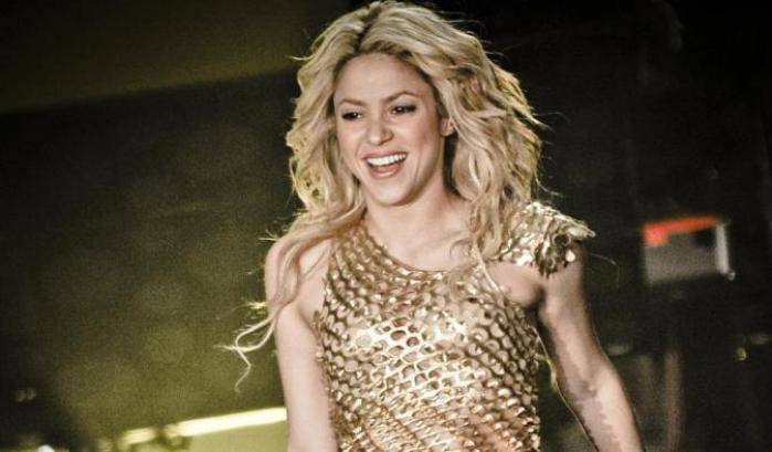 Shakira cancella il tour: la cantante ha un'emorragia alle corde vocali
