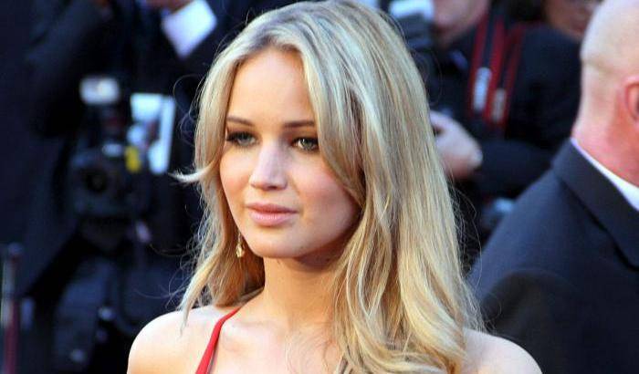 Jennifer Lawrence accusa: "Ho rischiato la carriera per aver detto no alle molestie"