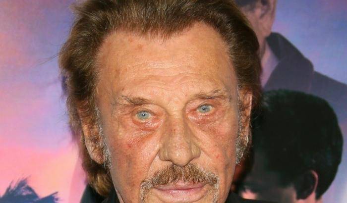 Johnny Hallyday è malato di cancro ai polmoni: ricoverato per problemi respiratori